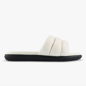 New Marc Fisher LTD Yessy white puffy flip flip slides sandals leather size 7
